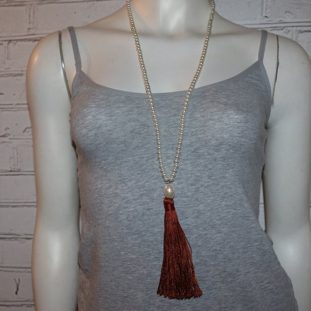 🤎📿🌾 LONG PEARL NECKLACE WITH BROWN TASSEL · 36"